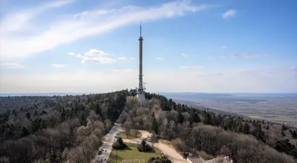 Gdzie jest Łysa Góra? Odkryj jej tajemnice i atrakcje w okolicy
